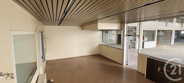 Afficher la photo en grand commerce à louer - 1200.0 m2 - GAP - 05 - PROVENCE-ALPES-COTE-D-AZUR - Century 21 Habitat