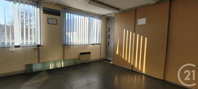 Afficher la photo en grand commerce à louer - 1200.0 m2 - GAP - 05 - PROVENCE-ALPES-COTE-D-AZUR - Century 21 Habitat