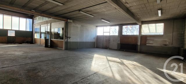 Afficher la photo en grand commerce à louer - 1200.0 m2 - GAP - 05 - PROVENCE-ALPES-COTE-D-AZUR - Century 21 Habitat