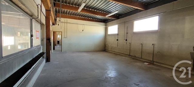 Afficher la photo en grand commerce à louer - 1200.0 m2 - GAP - 05 - PROVENCE-ALPES-COTE-D-AZUR - Century 21 Habitat