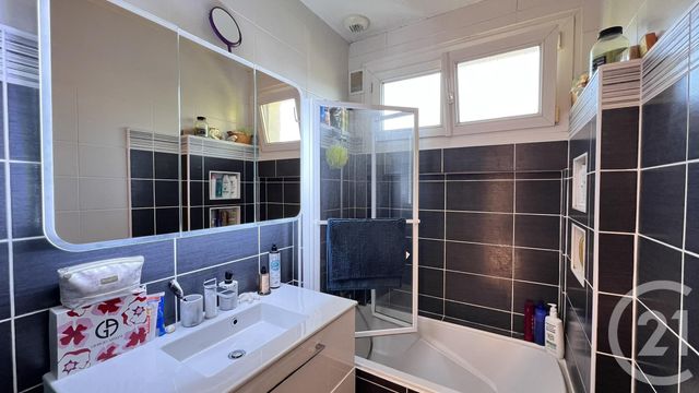 Appartement T4 à vendre - 4 pièces - 84.23 m2 - GAP - 05 - PROVENCE-ALPES-COTE-D-AZUR - Century 21 Habitat