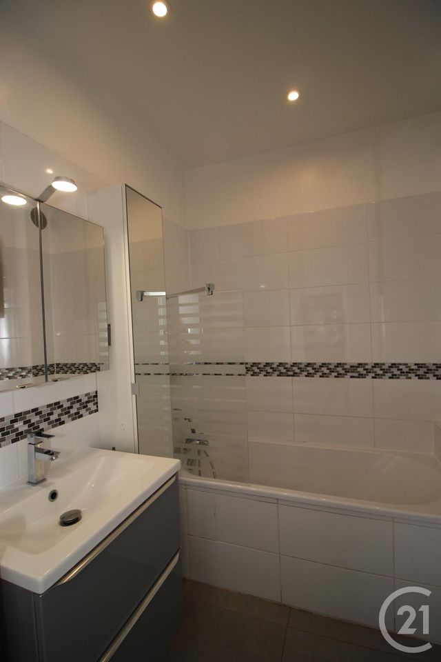 Appartement T3 à louer - 3 pièces - 65.01 m2 - GAP - 05 - PROVENCE-ALPES-COTE-D-AZUR - Century 21 Habitat